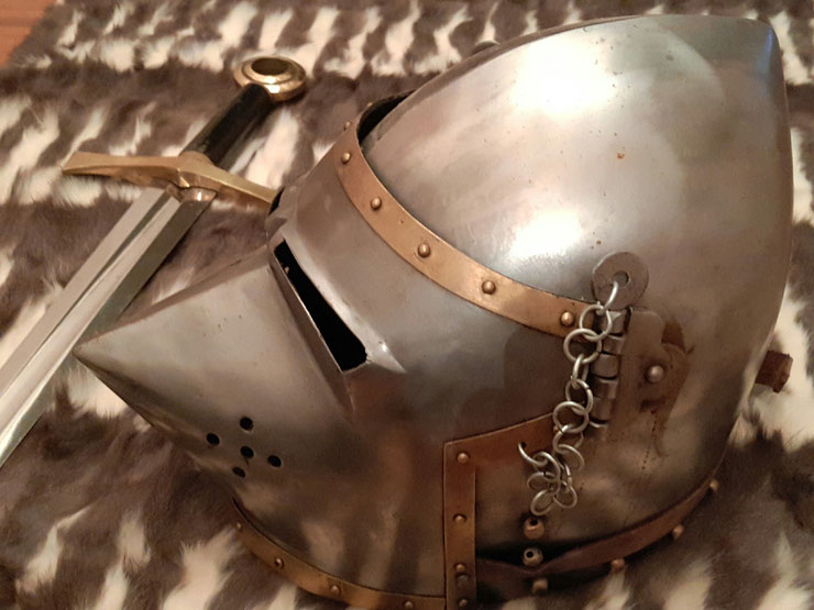 Casque et épée. Azincourt. Source Bruno Le Brun.
